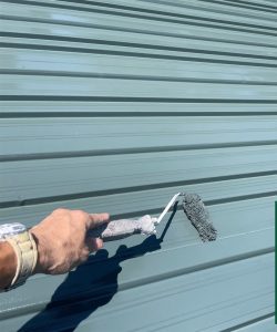 外壁塗装 ローラー 塗装中①